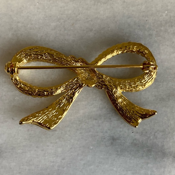 Gold tone brooch bow shape - Picture 3 of 4